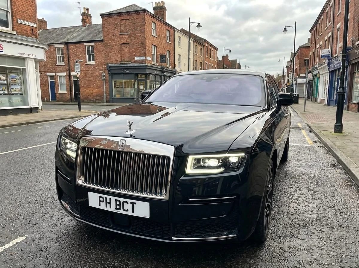 Black Rolls-Royce Ghost on a London street for corporate chauffeur travel